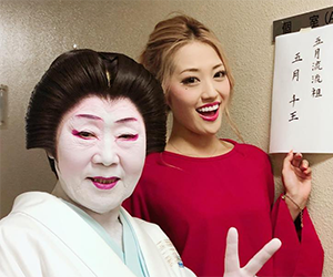 五月千和加, ギャル家元, 祖母