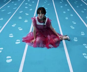 NiziU（ニジュー）デビュー曲Step and a stepMVのリオ