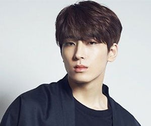 SEVENTEENメンバーのウォヌ