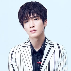 SnowManのメンバーの深澤辰哉