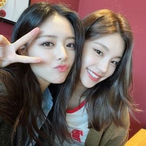 ITZYのイェジとユナ