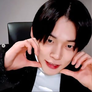txt-member-yeonjun TXTのヨンジュンの黒髪