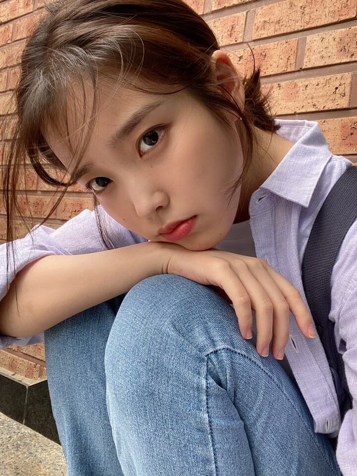 歌手のIU