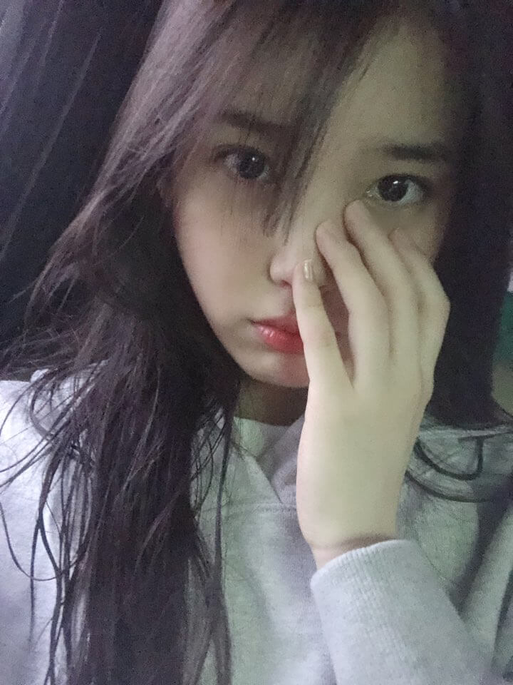 歌手のIU