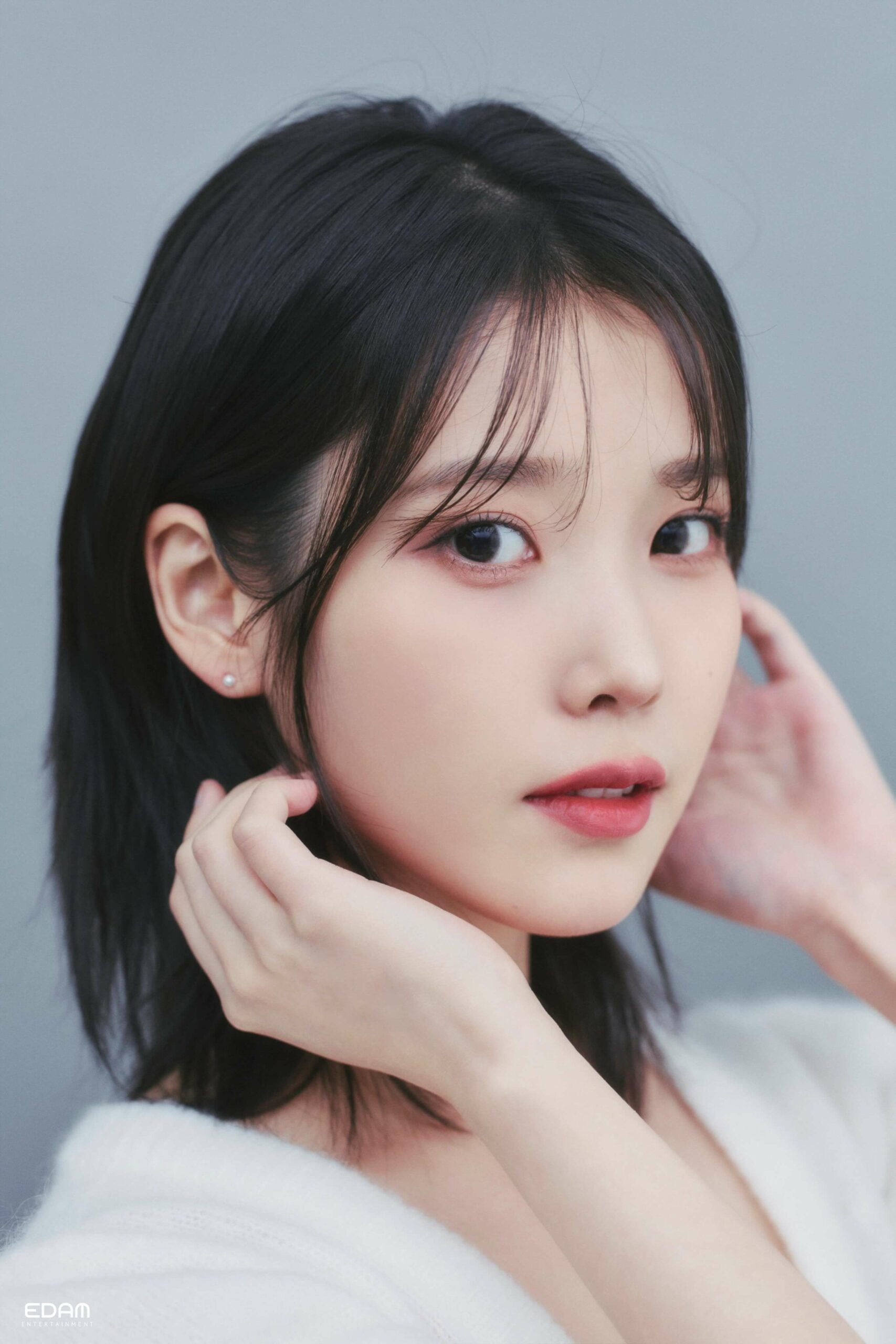 歌手のIU