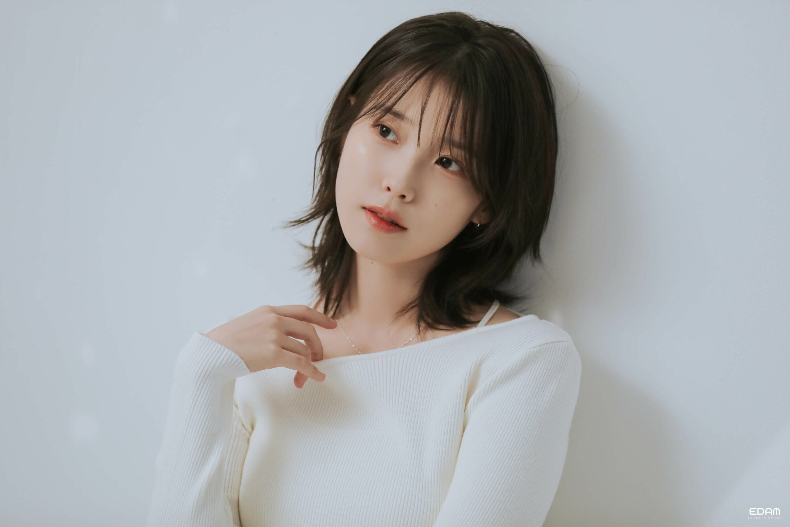 歌手のIU