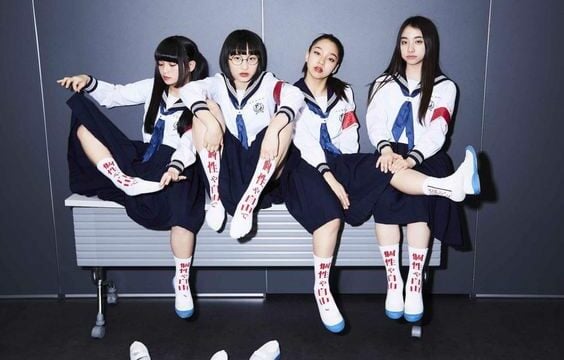 新しい学校のリーダーズのメンバー