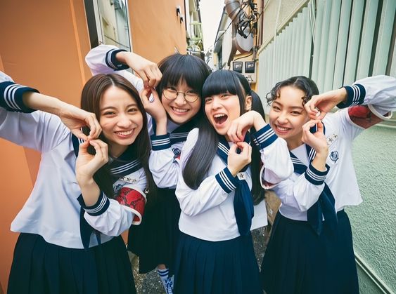 新しい学校のリーダーズのメンバー